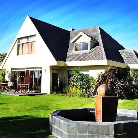 Mandalay Beach Guest House Bloubergstrand Extérieur photo