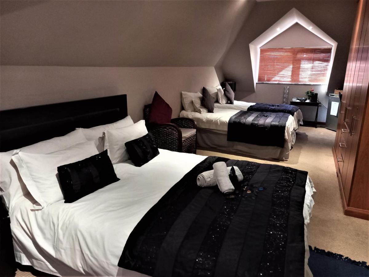 Mandalay Beach Guest House Bloubergstrand Extérieur photo