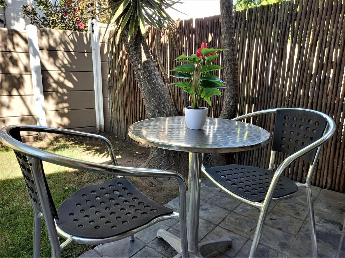 Mandalay Beach Guest House Bloubergstrand Extérieur photo