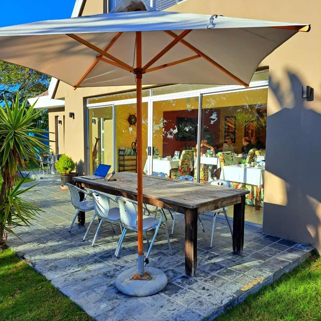 Mandalay Beach Guest House Bloubergstrand Extérieur photo